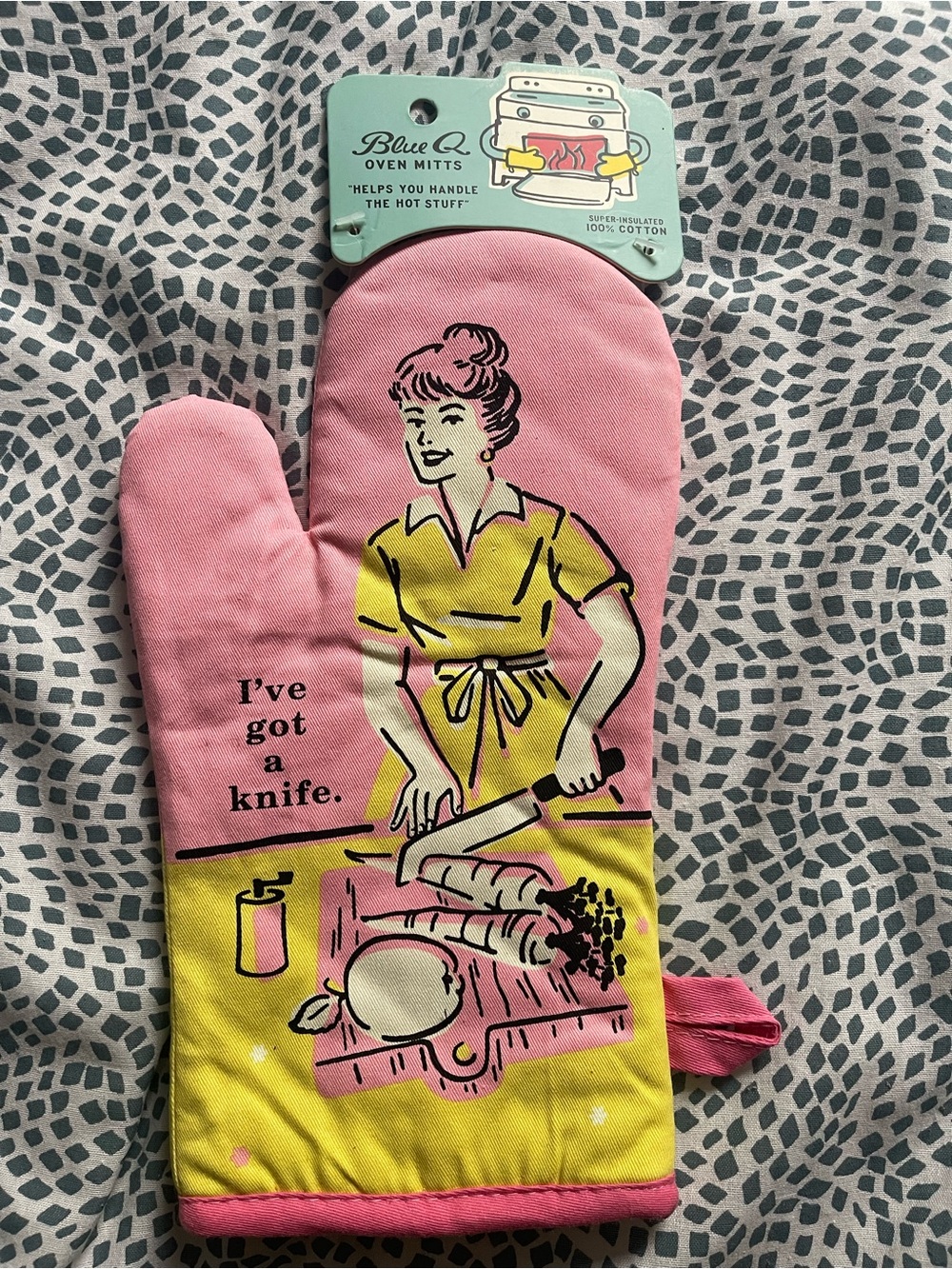 Blue Q Pink and Yellow Retro 'I've Got a Knife' Oven Mitt